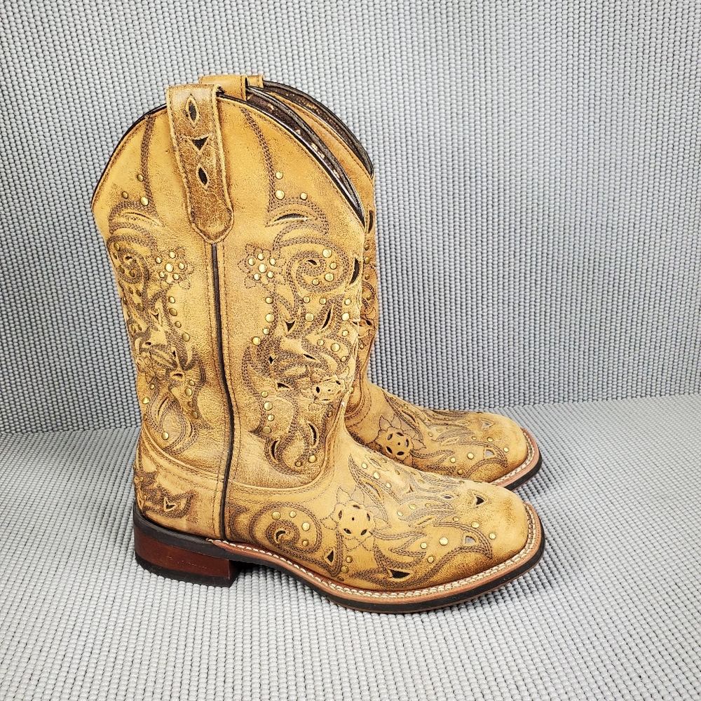 Laredo Brown Embroidered Winter Boots - Picture 4 of 14